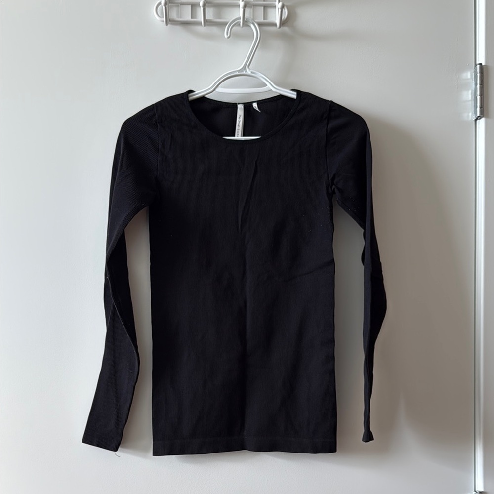 Aritzia The Group by Babaton Black Long Sleeve Top
